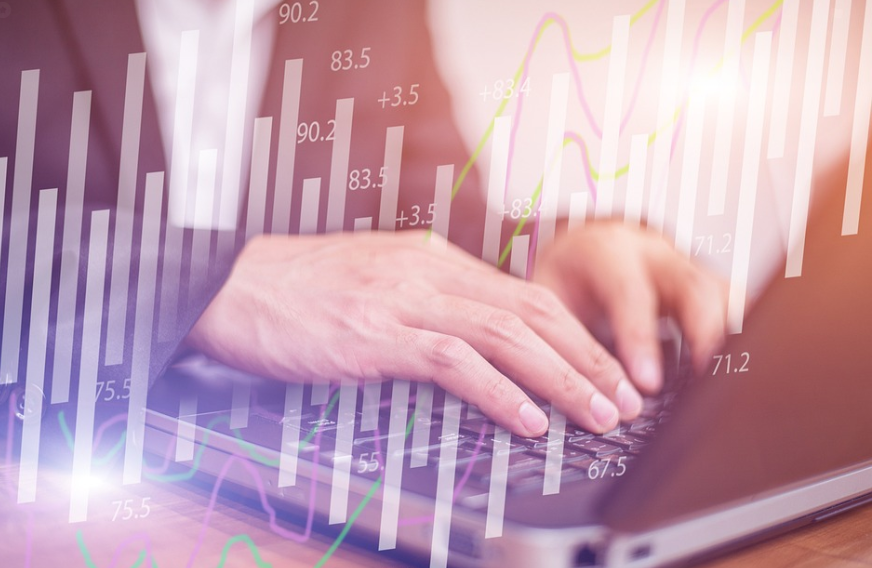 哪些人需要填寫W8表格，這個表格的作用是什么？